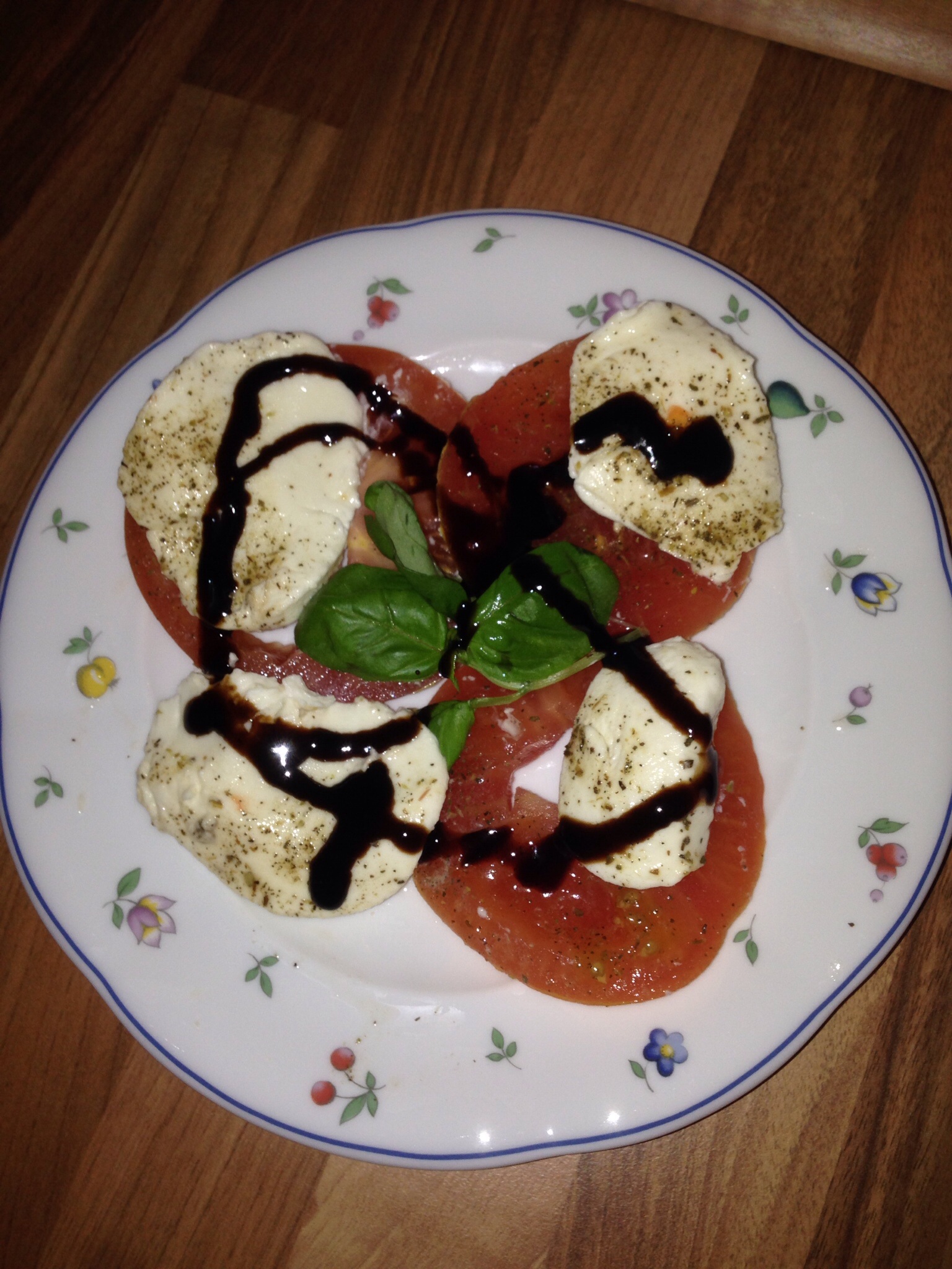 Bild: Leckere Vorspeise, Tomaten mit Mozzarella 