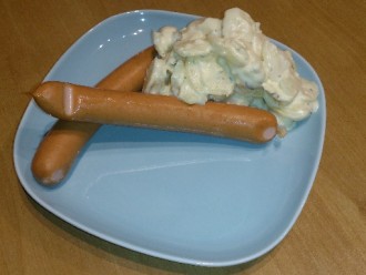Wiener Würstchen mit Kartoffelsalat - Rezept, Bild von Verteller