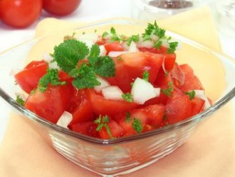 Tomatensalat mit Zwiebeln und Oliven - Rezept, Bild von Sternekoch02