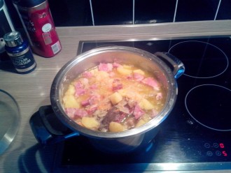 Sauerkraut-Kassler-Kartoffel Eintopf - Rezept, Bild von hot'n'spice82