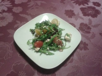 Rucola-Tomaten-Schafskäse Salat mit Bacon - Rezept, Bild von Selli2324