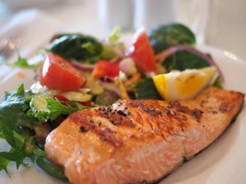 Feldsalat mit geräuchertem Lachs auf Alle-Rezepte.com