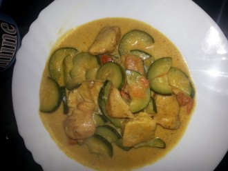 Hähnchenbrust in Zucchini-Curry Soße - Rezept, Bild von Dimi90