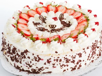 Vegane Geburtstagstorte mit Erdbeeren - Rezept, Bild von JoernCook