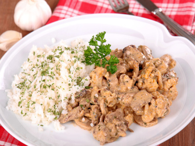 Schweinegeschnetzeltes in Champignon-Rahmsoße aus dem Thermomix Gerät auf Alle-Rezepte.com
