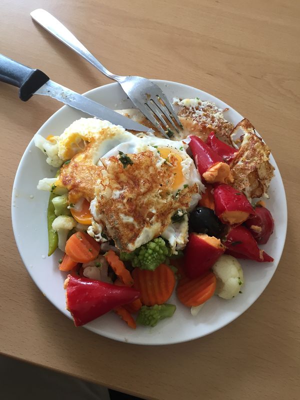 Hähnchenbrustfilets mit Gemüse, Spigelei und Antipasti Rezept von ...