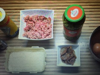 Rezeptbild NR. 2 zum Rezept: Mit Bohnen und Hackfleisch gefülltes Omelette unter einer Parmesanhaube