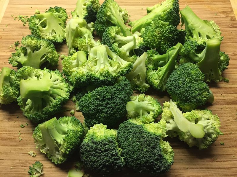 Rezeptbild NR. 3 zum Rezept: Broccoli-Chilibohnen Omelette mit Fleischkäsewürfeln
