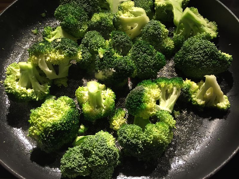 Rezeptbild NR. 4 zum Rezept: Broccoli-Chilibohnen Omelette mit Fleischkäsewürfeln